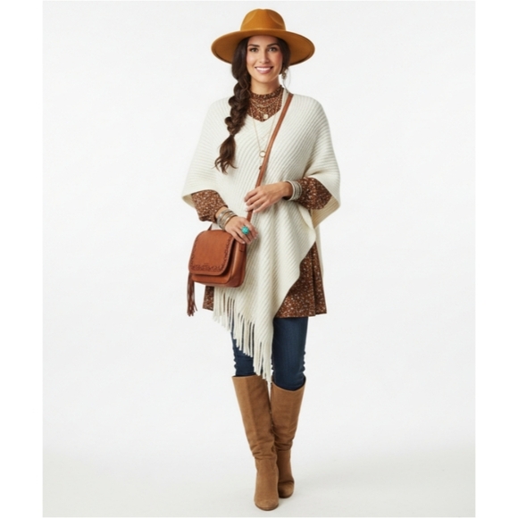 Time and Tru Sweaters - Time & Tru Women's Size L/XL Cream Knit Sweater Poncho
